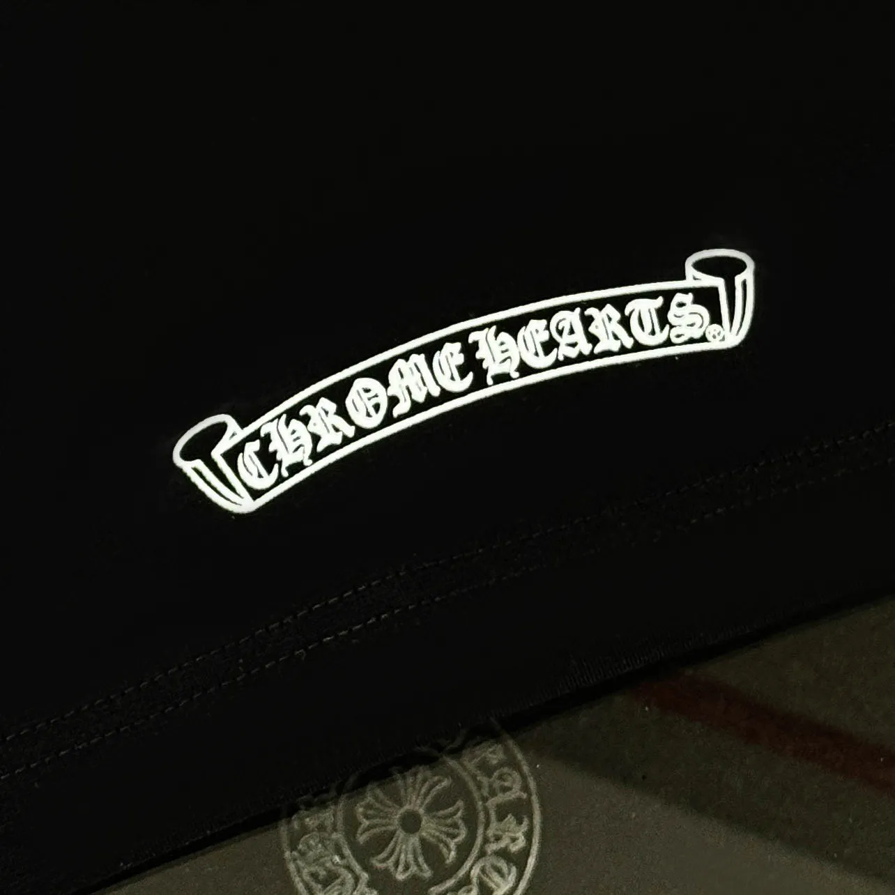 P170 Chrome Hearts Chrome Hearts 25 high version. The fabric is made of 300g high-density pure cotton. It does not deform or shrink. It has three labels. It is the same style for men and women. Technology: Gradient digital printing. Color: White. Black. SIZE: S-XL.